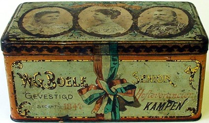 <p>Sigarenblik van de fabriek, inmiddels geleid door W.G. Boele (Collectie Gelderland). </p>

